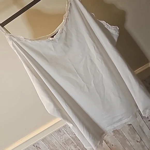 ❄️B7❤️🔹️White Lace Trim Cami - Picture 1 of 4